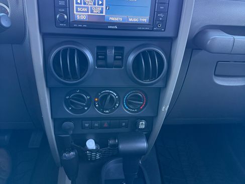 Used 2009 Jeep Wrangler Rubicon w/ Dual Top Group image 16