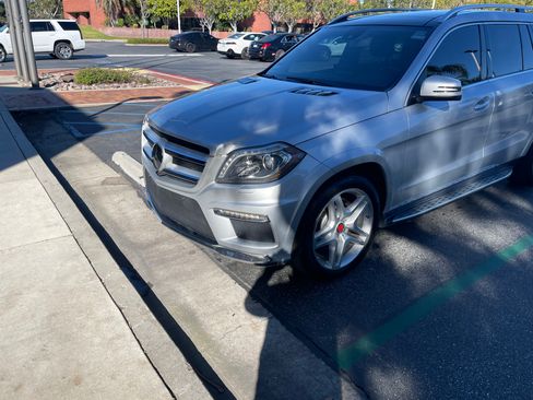 Used 2015 Mercedes-Benz GL 550 4MATIC image 8