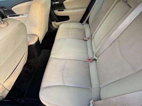 Used 2013 Dodge Avenger SE image 9