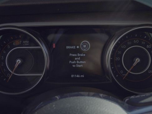 Used 2019 Jeep Wrangler Unlimited Sahara image 11