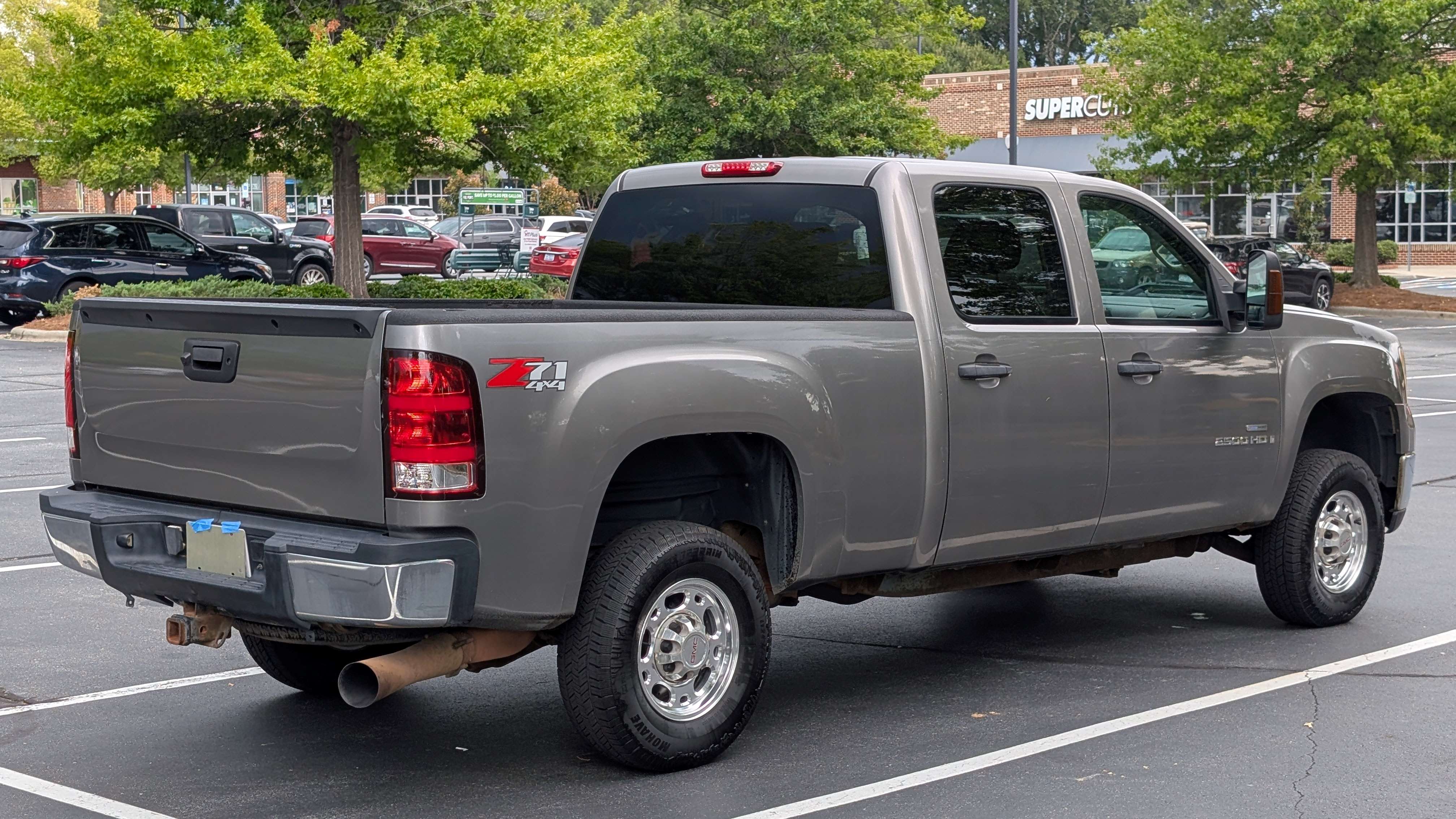 Used 2008 GMC Sierra 2500 SLE w/ Z71 Off-Road Package AWD/4WD image 6