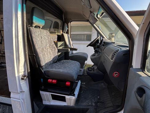 Used 2005 Dodge Sprinter 2500 w/ PWR Convenience Group RWD image 9