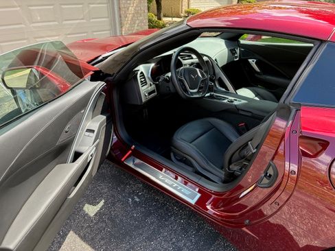 Used 2019 Chevrolet Corvette Stingray Coupe w/ 1LT RWD image 5