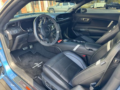 Used 2021 Ford Mustang Shelby GT500 w/ Technology Package RWD image 2