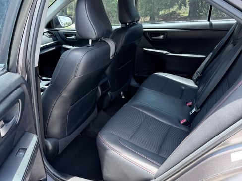 Used 2015 Toyota Camry SE FWD image 12