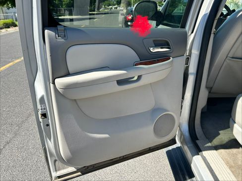 Used 2011 Chevrolet Suburban LT AWD/4WD image 22