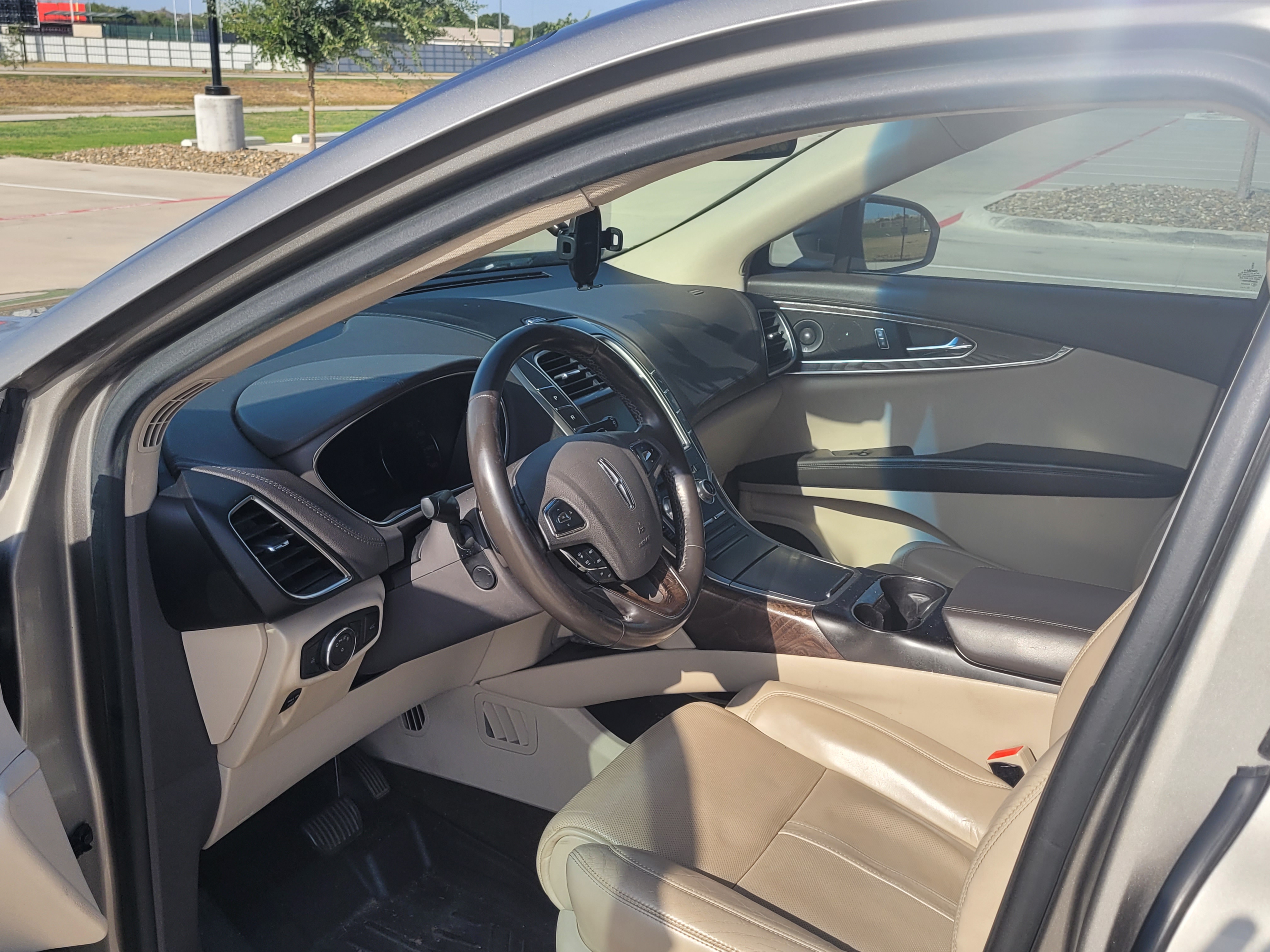 Used 2016 Lincoln MKX Reserve w/ Technology Package FWD image 8