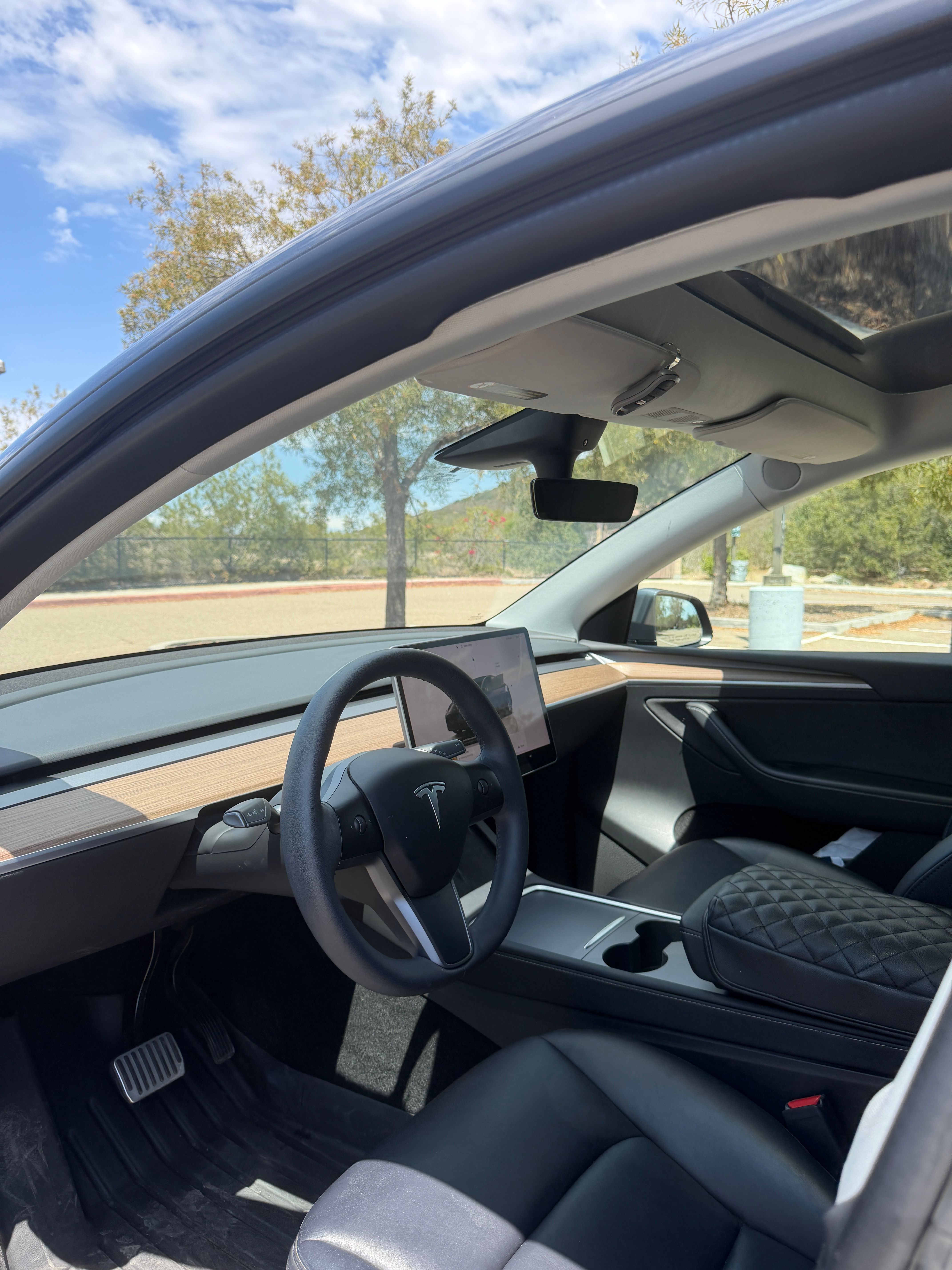 Used 2022 Tesla Model Y Long Range AWD/4WD image 2