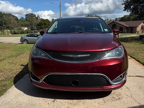 Used 2019 Chrysler Pacifica Touring Plus w/ Advanced Safetytec Group FWD image 33