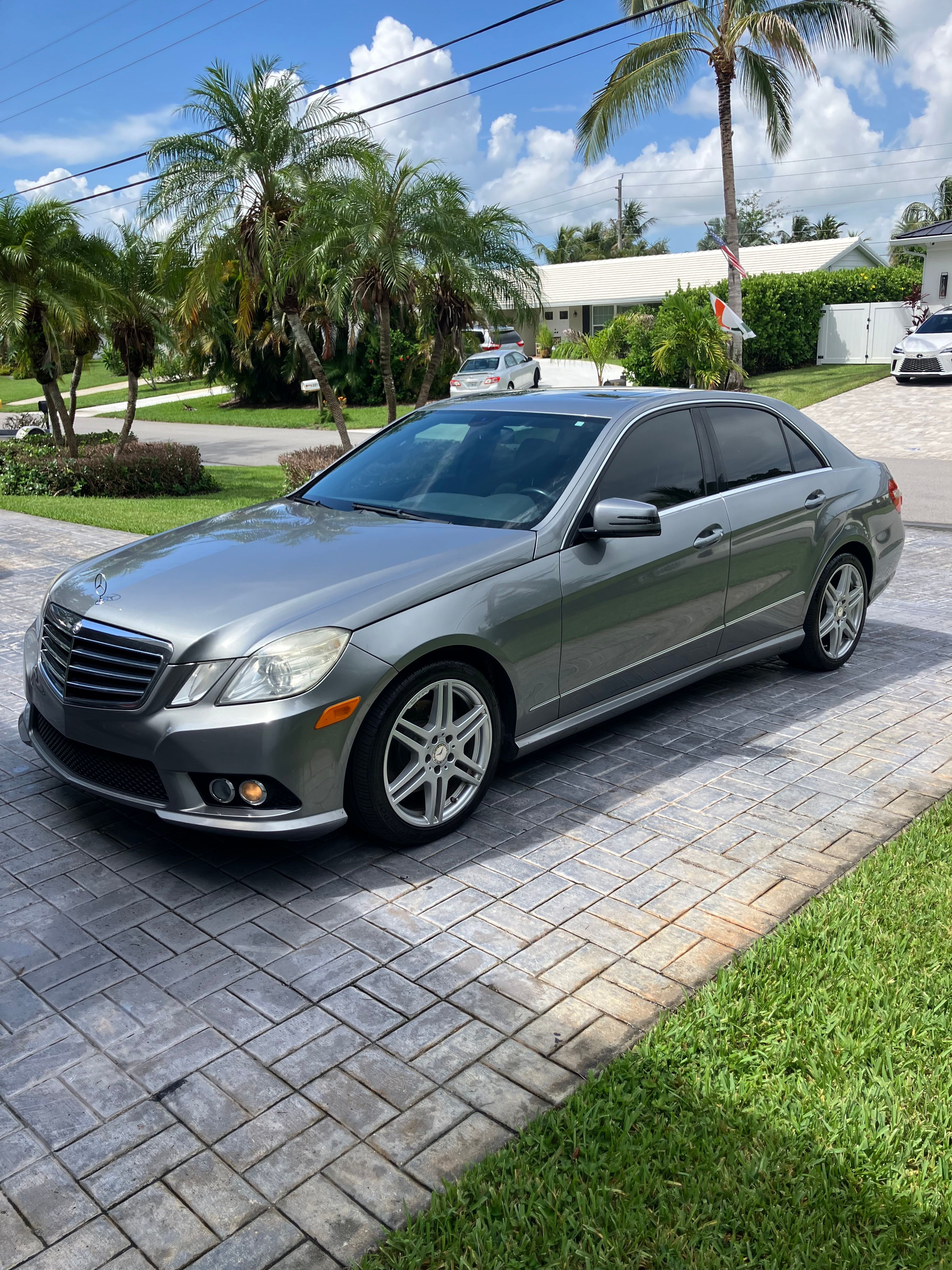Used 2010 Mercedes-Benz E 350 Sedan image 4