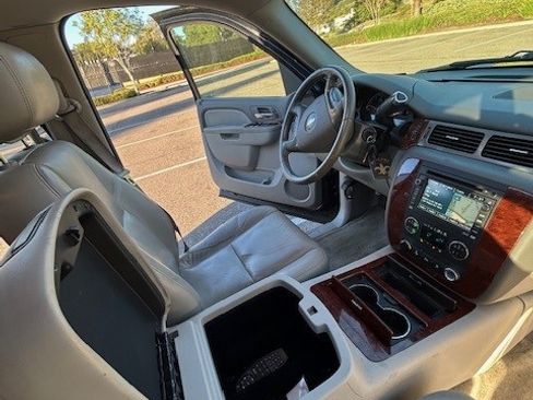 Used 2010 Chevrolet Tahoe LTZ image 19