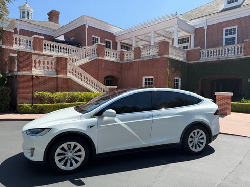 Used 2018 Tesla Model X 75D AWD/4WD image 14