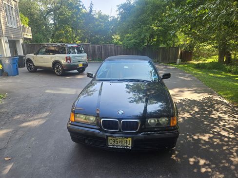 Used 1999 BMW 323i Convertible image 6