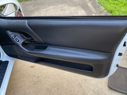 Used 2000 Chevrolet Camaro Z28 w/ SS Performance/Appearance Pkg image 24