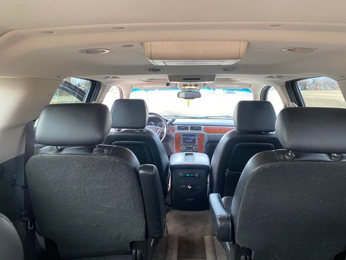 Used 2009 Chevrolet Suburban 2500 LT image 12