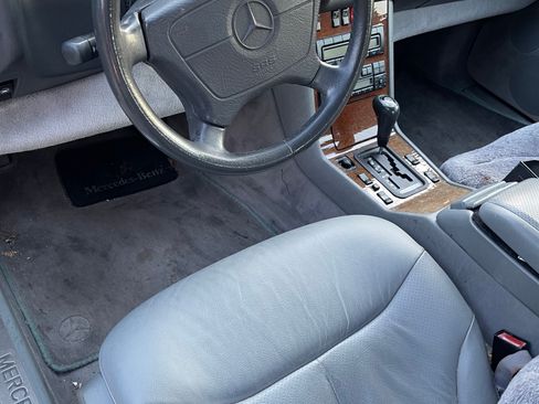 Used 1997 Mercedes-Benz S 320 image 6
