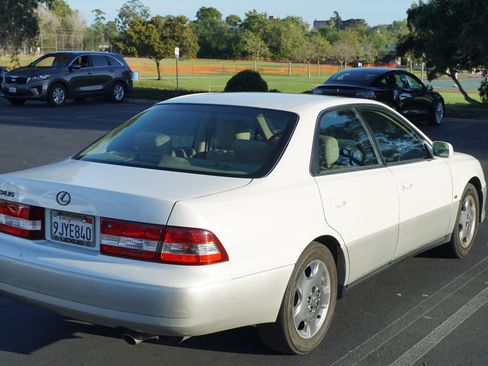 Used 2001 Lexus ES 330 w/ Coach Edition Pkg FWD image 4