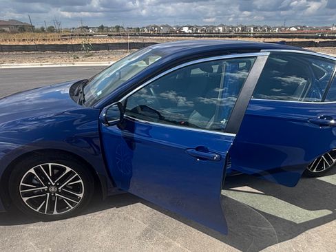 Used 2025 Toyota Camry XLE image 11