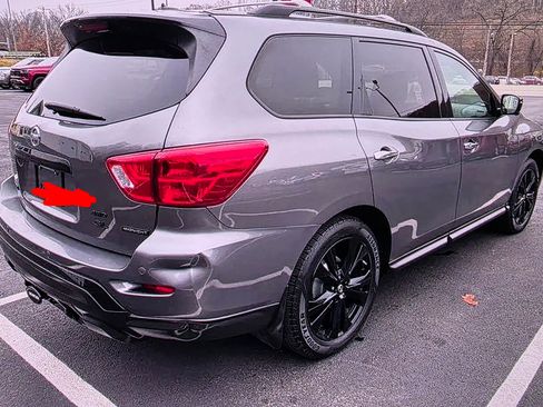 Used 2018 Nissan Pathfinder SL w/ Midnight Edition Package image 5