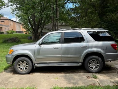 Used 2003 Toyota Sequoia SR5 AWD/4WD image 1