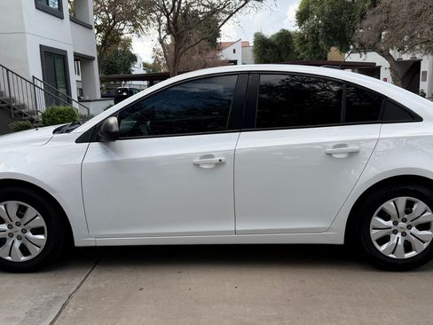 Used 2015 Chevrolet Cruze LS image 2