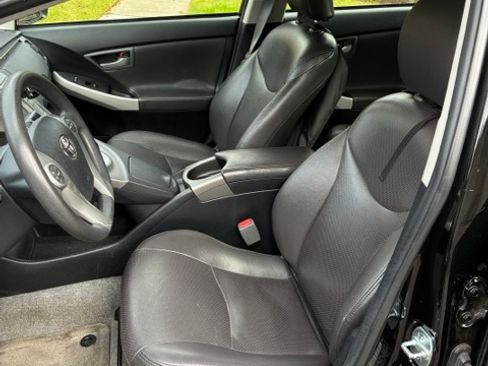 Used 2014 Toyota Prius Two image 8