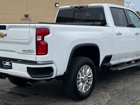 Used 2022 Chevrolet Silverado 3500 High Country w/ Z71 Off-Road Package AWD/4WD image 8