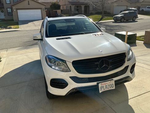 Used 2017 Mercedes-Benz GLE 350 350 4MATIC Sport Utility 4D image 2