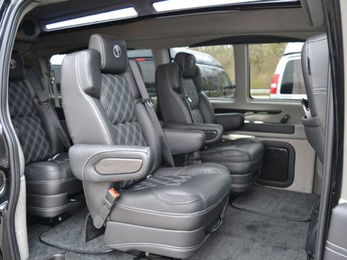 Used 2022 Chevrolet Express 2500 Extended w/ Enhanced Convenience Package image 6