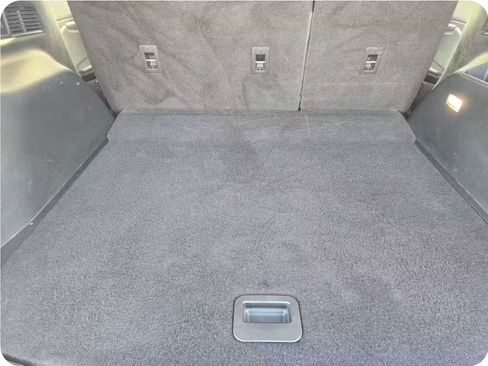 Used 2019 Ford Edge Titanium image 2