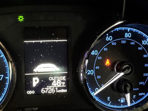 Used 2018 Toyota Corolla LE image 4