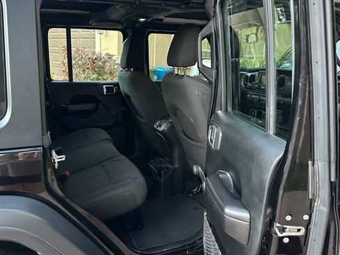 Used 2018 Jeep Wrangler Unlimited Sport image 11