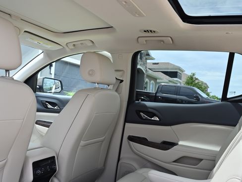 Used 2023 GMC Acadia Denali w/ Denali Ultimate Package FWD image 10