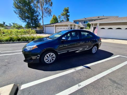 Used 2018 Toyota Corolla LE image 1