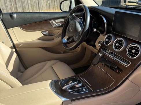 Used 2019 Mercedes-Benz GLC 350e 4MATIC image 10