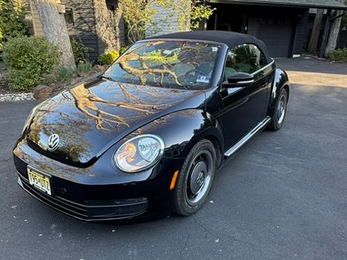 Used 2015 Volkswagen Beetle 1.8T image 1