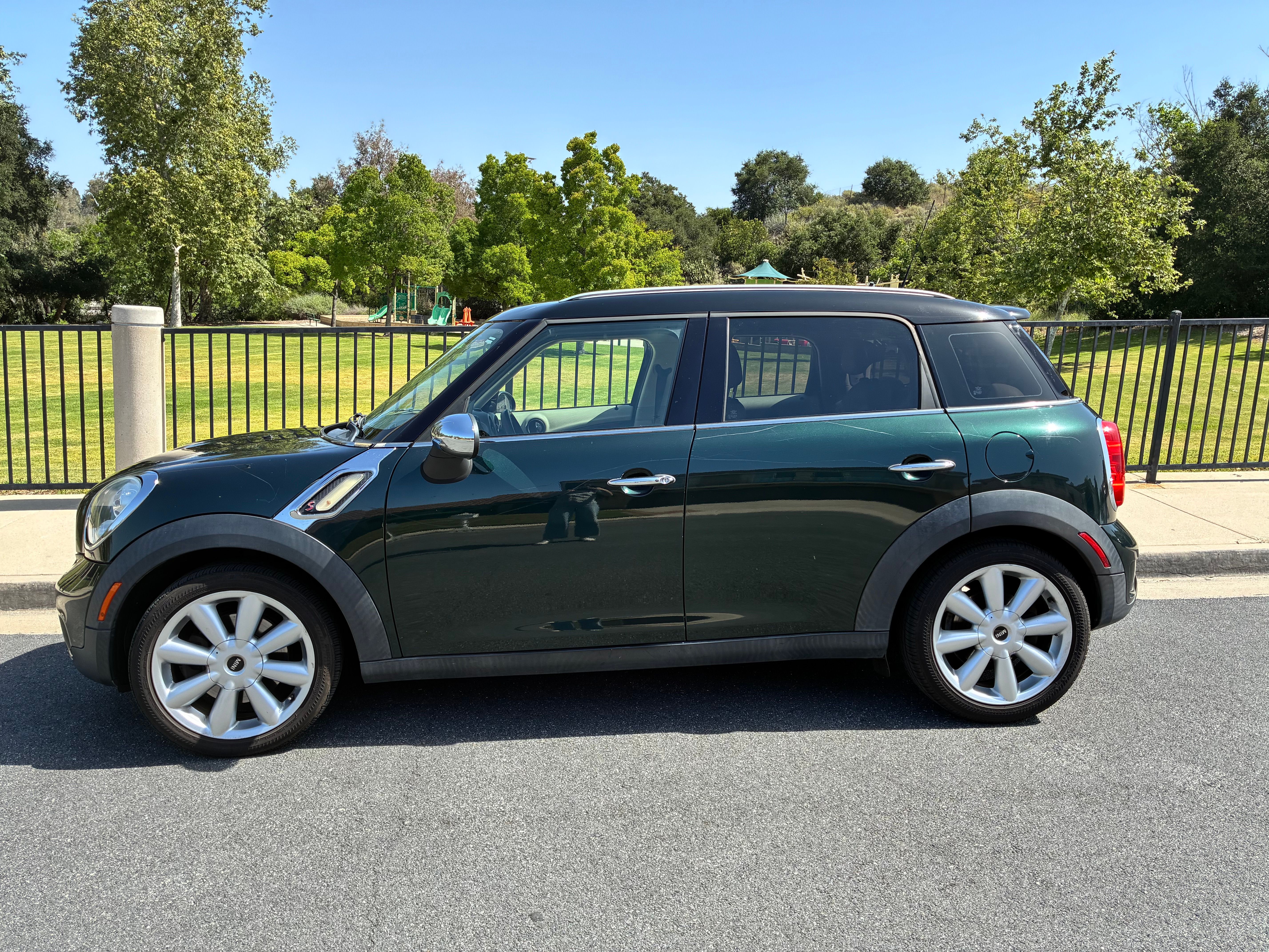 Used 2011 MINI Cooper Countryman S FWD image 1