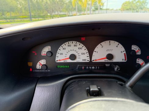 Used 2001 Ford F150 Lightning image 10