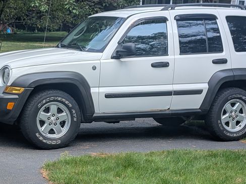 Used 2007 Jeep Liberty Sport image 13