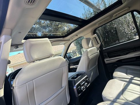 Used 2019 Ford Expedition Platinum image 12