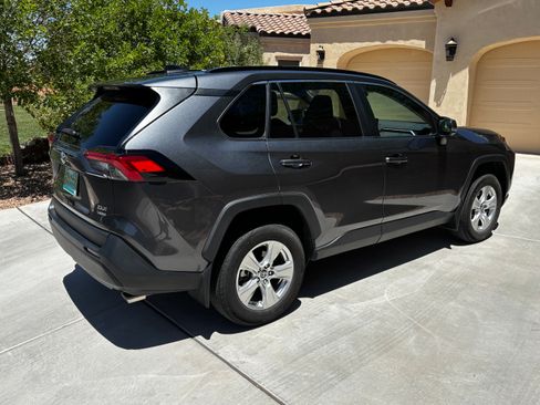 Used 2021 Toyota RAV4 XLE AWD/4WD image 8