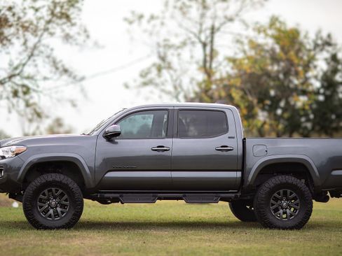 Used 2020 Toyota Tacoma SR5 image 6