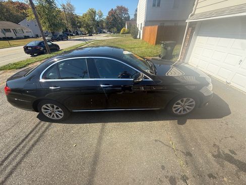 Used 2019 Mercedes-Benz E 300 4MATIC image 5