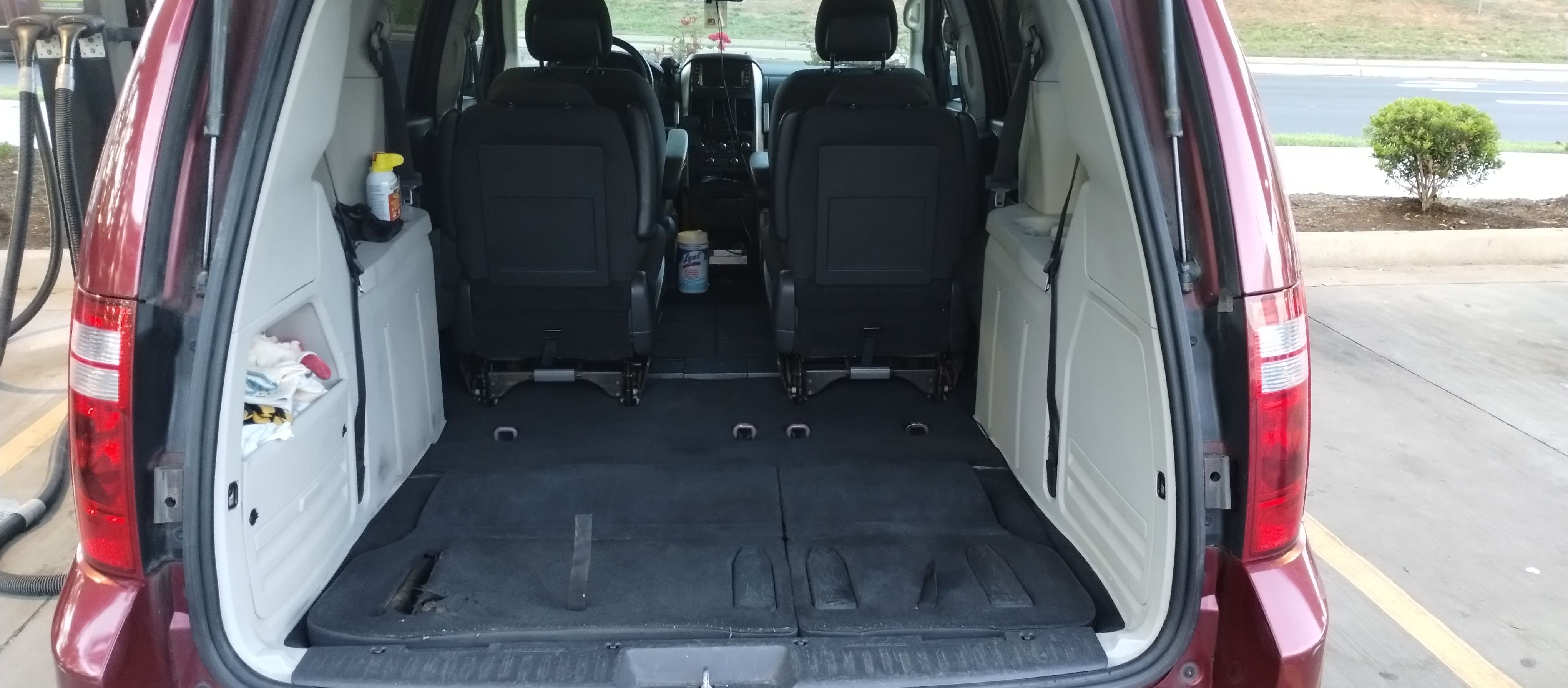 Used 2010 Dodge Grand Caravan Crew FWD image 26
