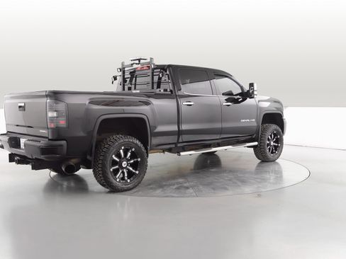 Used 2015 GMC Sierra 2500 Denali image 2