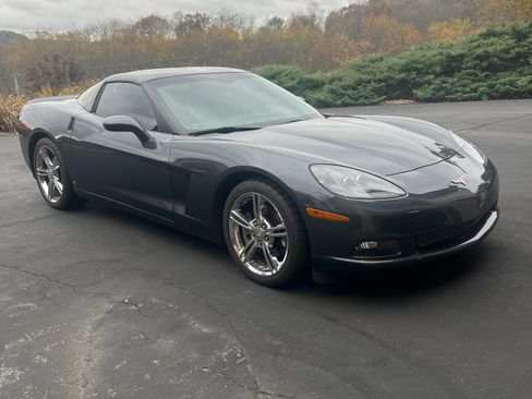 Used 2009 Chevrolet Corvette Coupe w/ Preferred Equipment Group RWD image 11