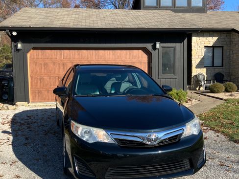 Used 2014 Toyota Camry LE image 2
