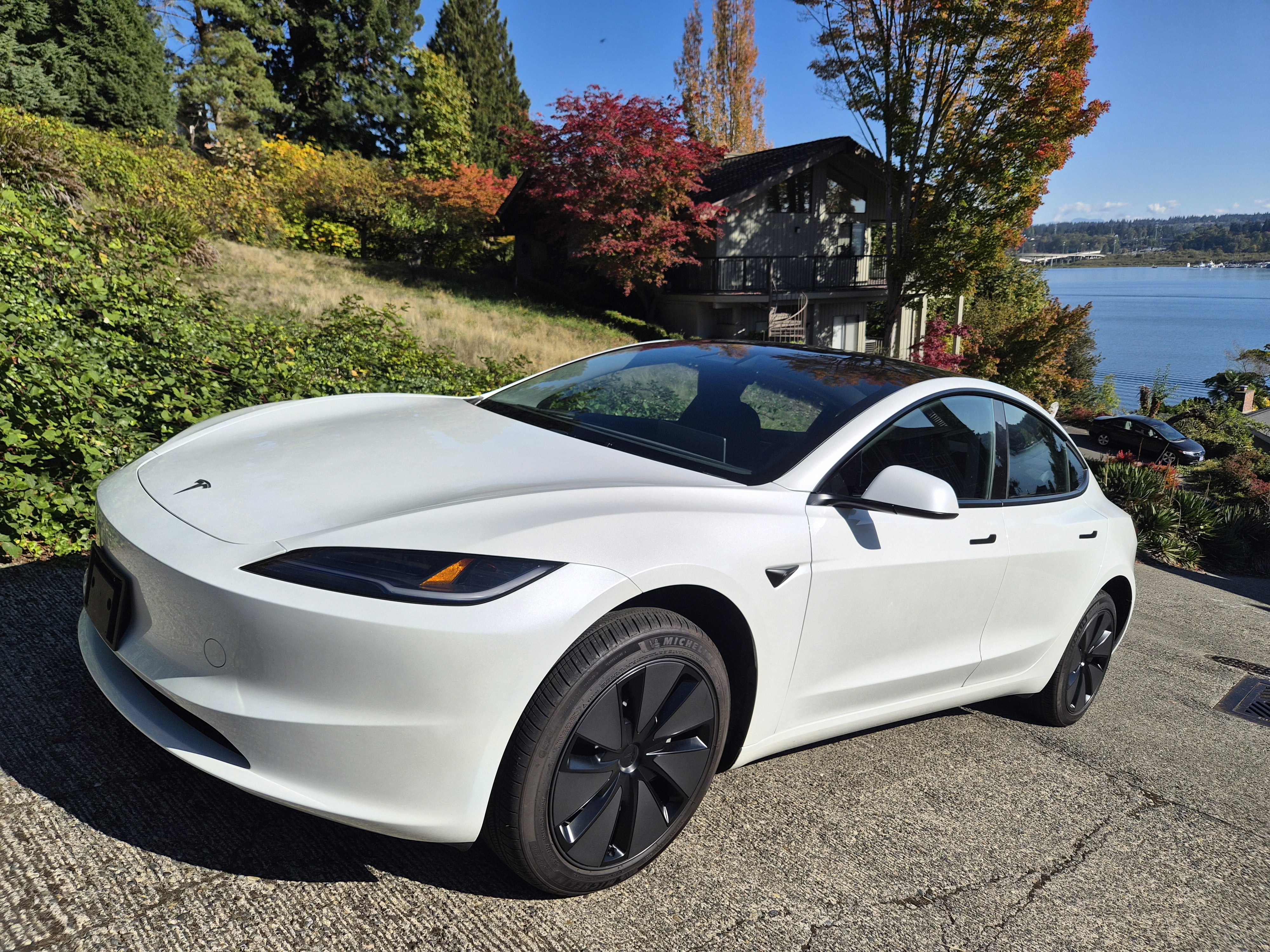 Used 2024 Tesla Model 3 Standard Range RWD image 1