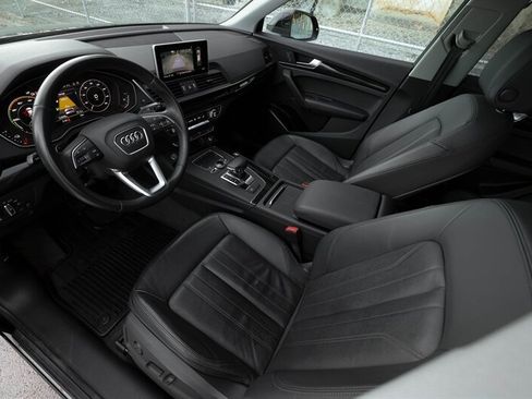 Used 2020 Audi Q5 e Premium w/ Convenience Package image 9