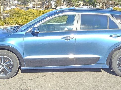 Used 2024 Kia Niro SX image 8